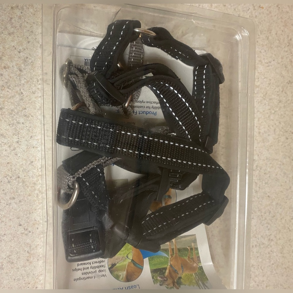 New PetSafe 3-in-1 No Pull Dog Harness Small Black | Adjustable Reflective - Picture 4 of 4